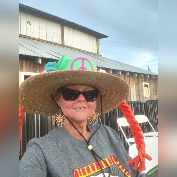 Meet your Posher, Joy @joy2poshworld62 - Picture 10 of 11